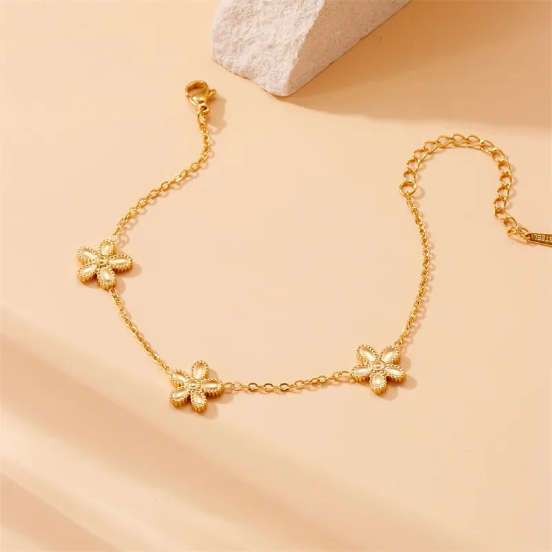 Vintage Style Flower 304 Stainless Steel 18K Gold Plated Bracelets In Bulk