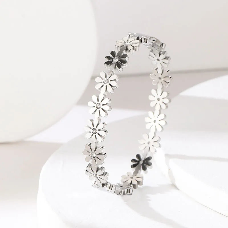 Elegant Flower Titanium Steel 18K Gold Plated Bracelets In Bulk