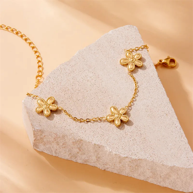 Vintage Style Flower 304 Stainless Steel 18K Gold Plated Bracelets In Bulk